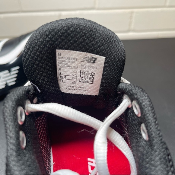 New Balance Women’s Fuse V2 SMFUSEK2 Sz 6 Fastpitch Metal Cleats - Picture 6 of 10